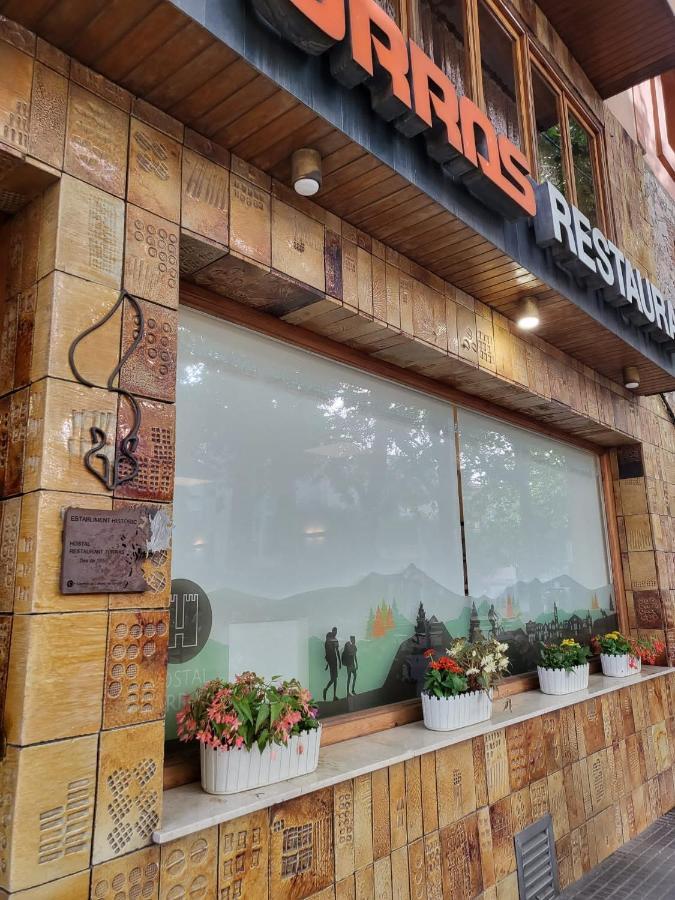 Hostal Torras Sant Hilari Sacalm Exterior photo